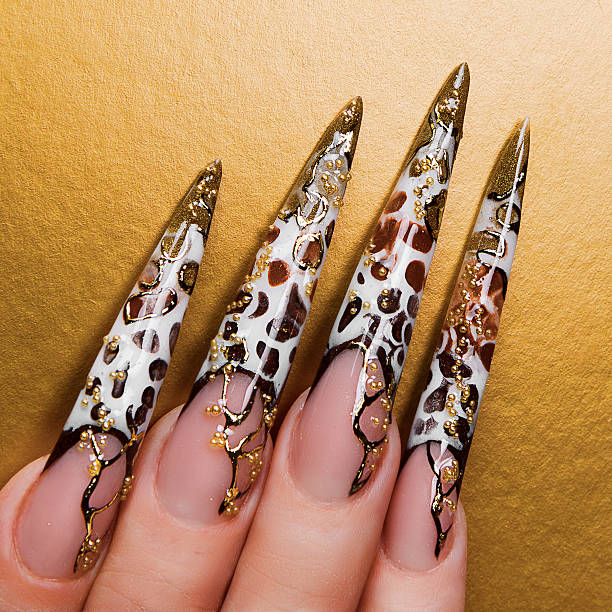 Décoration nail art artistique sur vos ongles longs